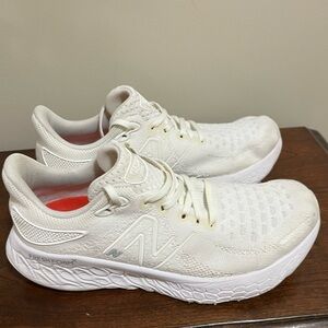 NEW BALANCE Fresh Foam Womens size 8.5 White Sneakers